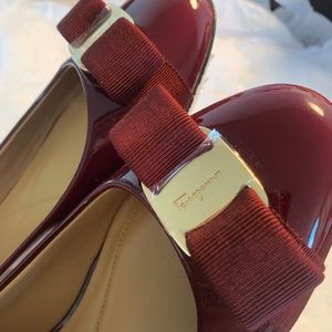 Salvatore Ferragamo - classic 

Vara bow ballerina shoes